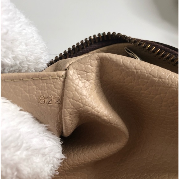 Louis Vuitton Paris Toilette 28 Bag, Monogram Canvas, Date: 822, February 1982. - Picture 13 of 15